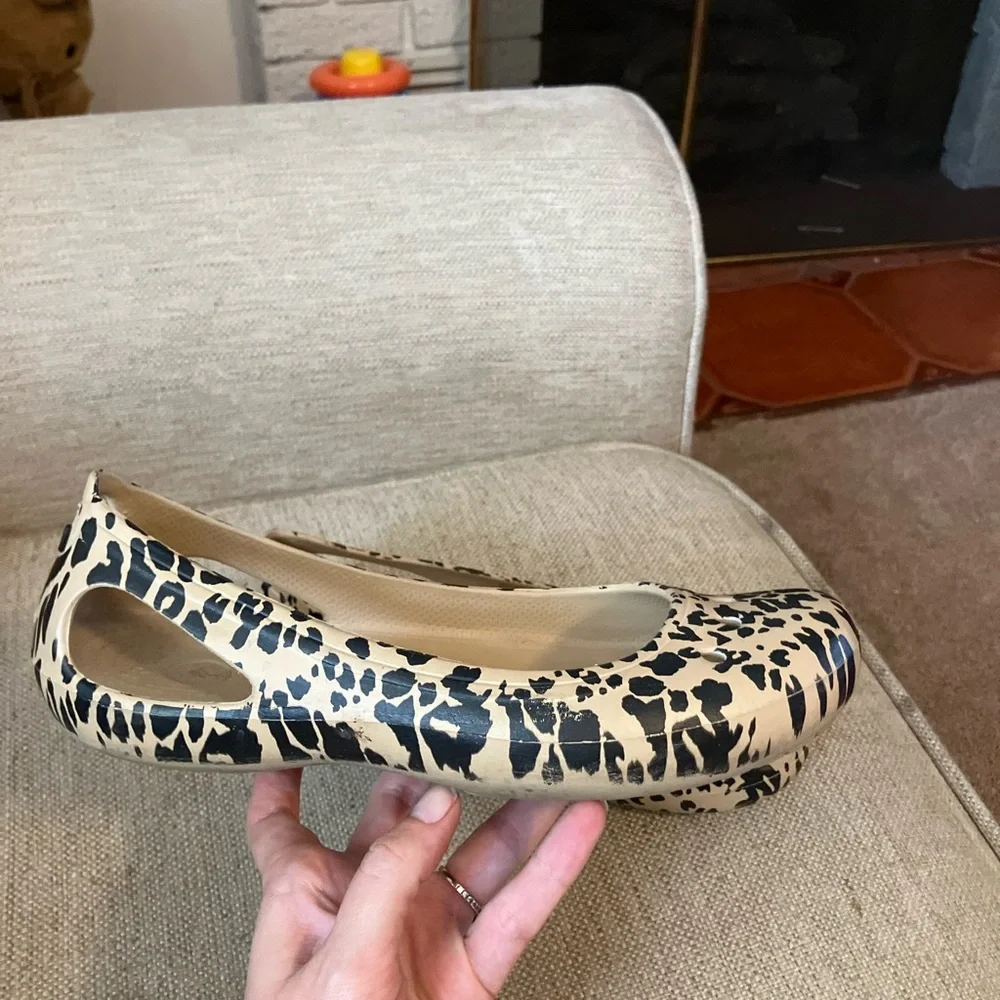 Crocs cheetah print slip on shoes - Picture 6 of 6